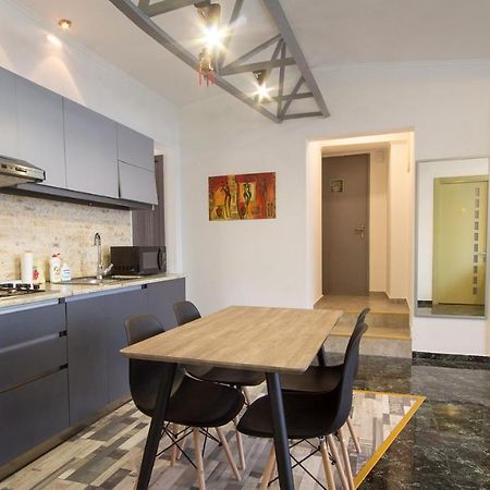 4 Bedroom Apartment On Liberty Square Tbilisi Bagian luar foto