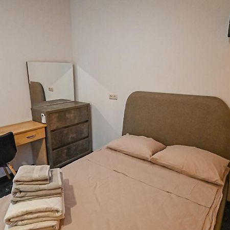 4 Bedroom Apartment On Liberty Square Tbilisi Bagian luar foto
