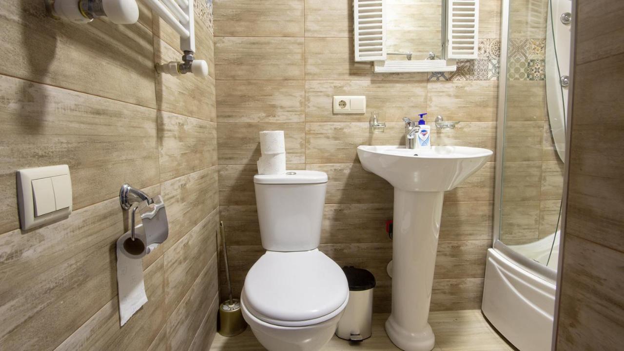 4 Bedroom Apartment On Liberty Square Tbilisi Bagian luar foto