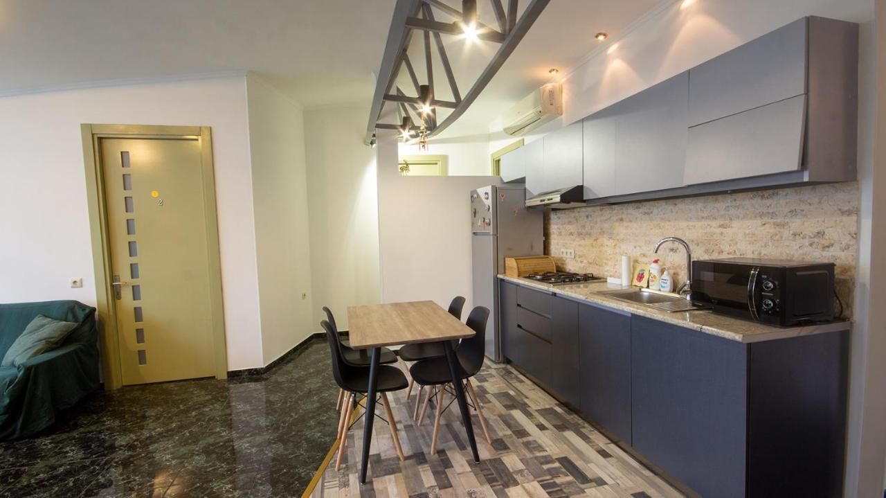 4 Bedroom Apartment On Liberty Square Tbilisi Bagian luar foto