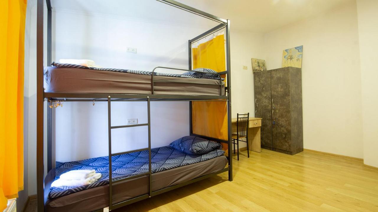 4 Bedroom Apartment On Liberty Square Tbilisi Bagian luar foto