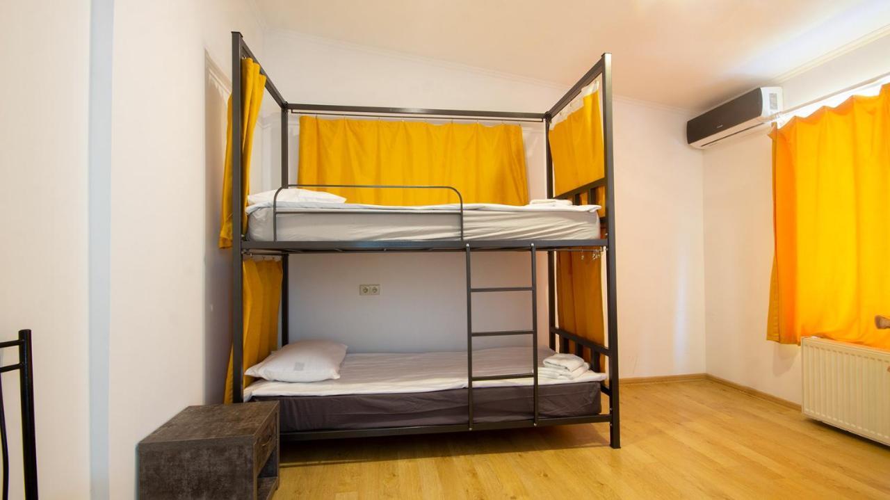 4 Bedroom Apartment On Liberty Square Tbilisi Bagian luar foto