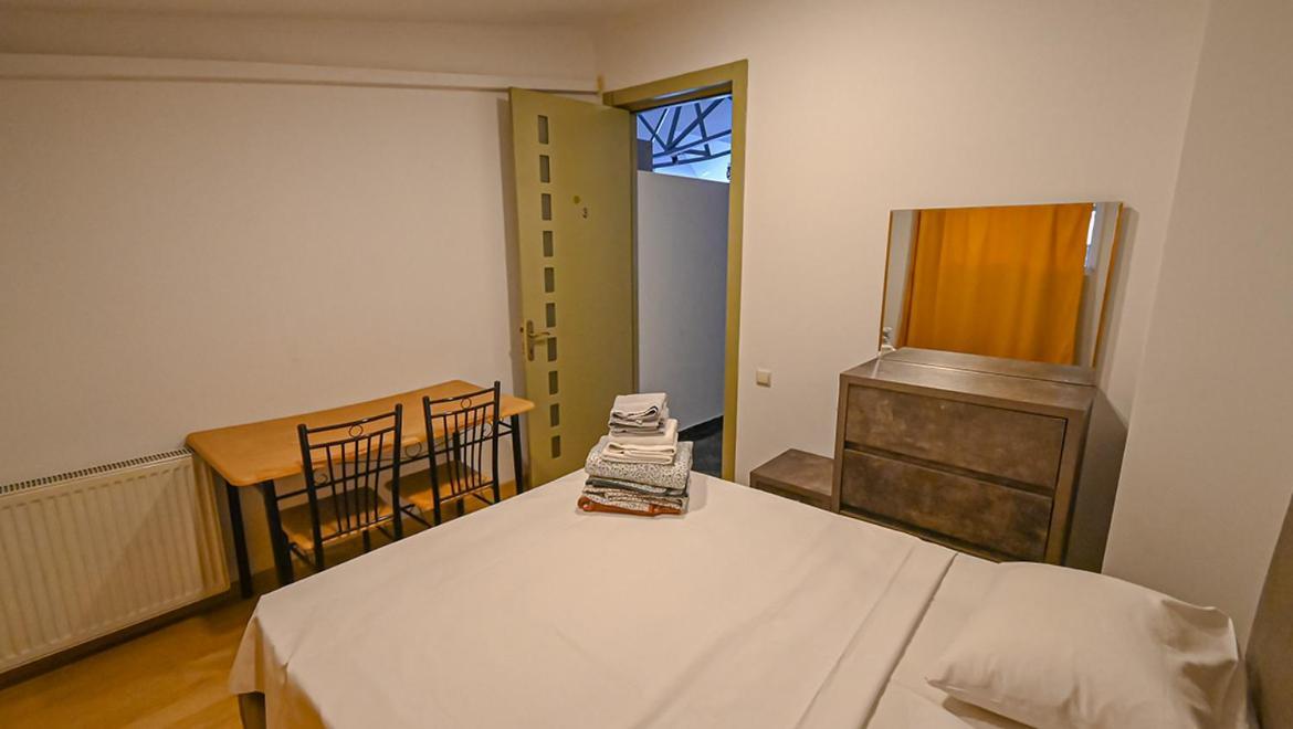 4 Bedroom Apartment On Liberty Square Tbilisi Bagian luar foto