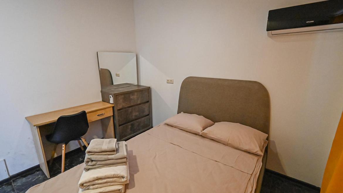4 Bedroom Apartment On Liberty Square Tbilisi Bagian luar foto