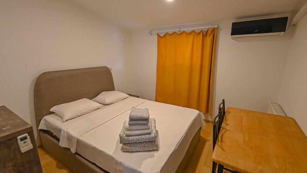 4 Bedroom Apartment On Liberty Square Tbilisi Bagian luar foto
